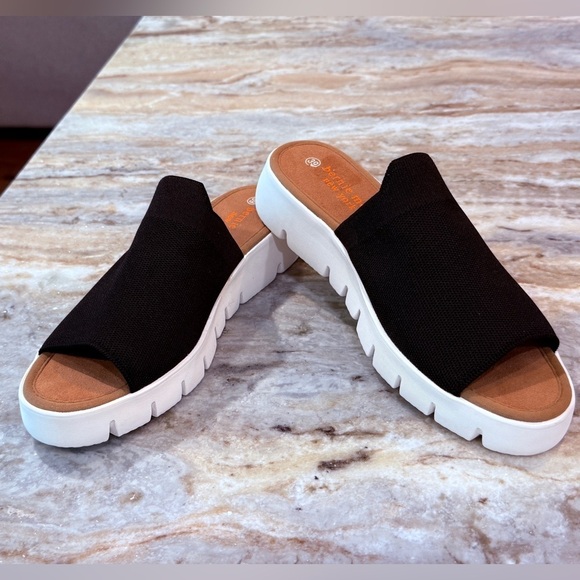 Women’s NWT BERNIE MEV FX Ofrah Black Slide Sandals- Size 39 - Picture 2 of 6